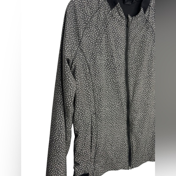 Lululemon Women’s Full Zip Hit It Jacket Frozen Fizz White Black Size 8 - Picture 3 of 13